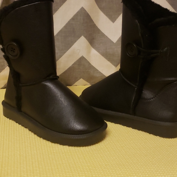 Boots - Picture 2 of 4